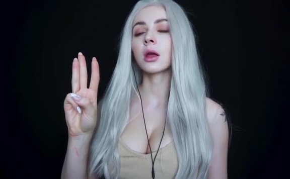 国外纹身妹子极致舔耳